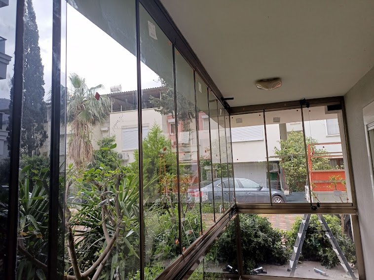 Kemer Cam Balkon
